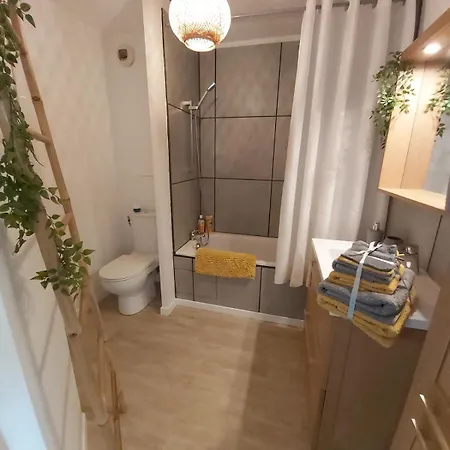 Le Sporting Land - Avec Entree Autonome, Parking Prive & Sa Piscine ! - 아파트 가이약