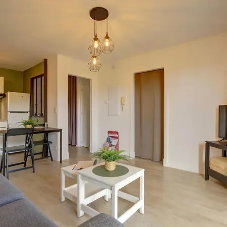 Le Sporting Land - Avec Entree Autonome, Parking Prive & Sa Piscine ! -